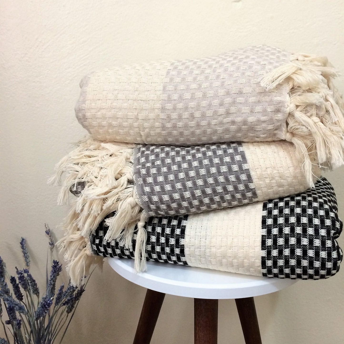 Handwoven Wellness Blanket - Sustainable Throw for Yoga & Relaxation anthracite