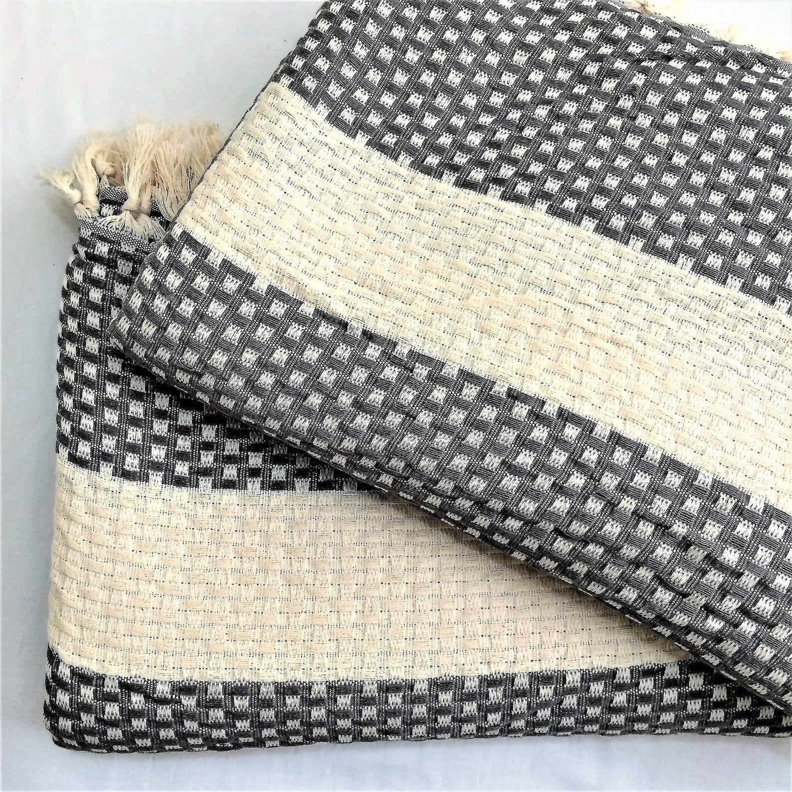 Handwoven Wellness Blanket - Sustainable Throw for Yoga & Relaxation